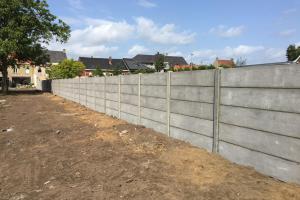 betonplaat muur