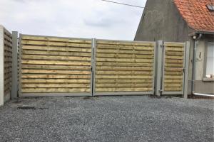 metalen poort om op te vullen met hout naar keuze